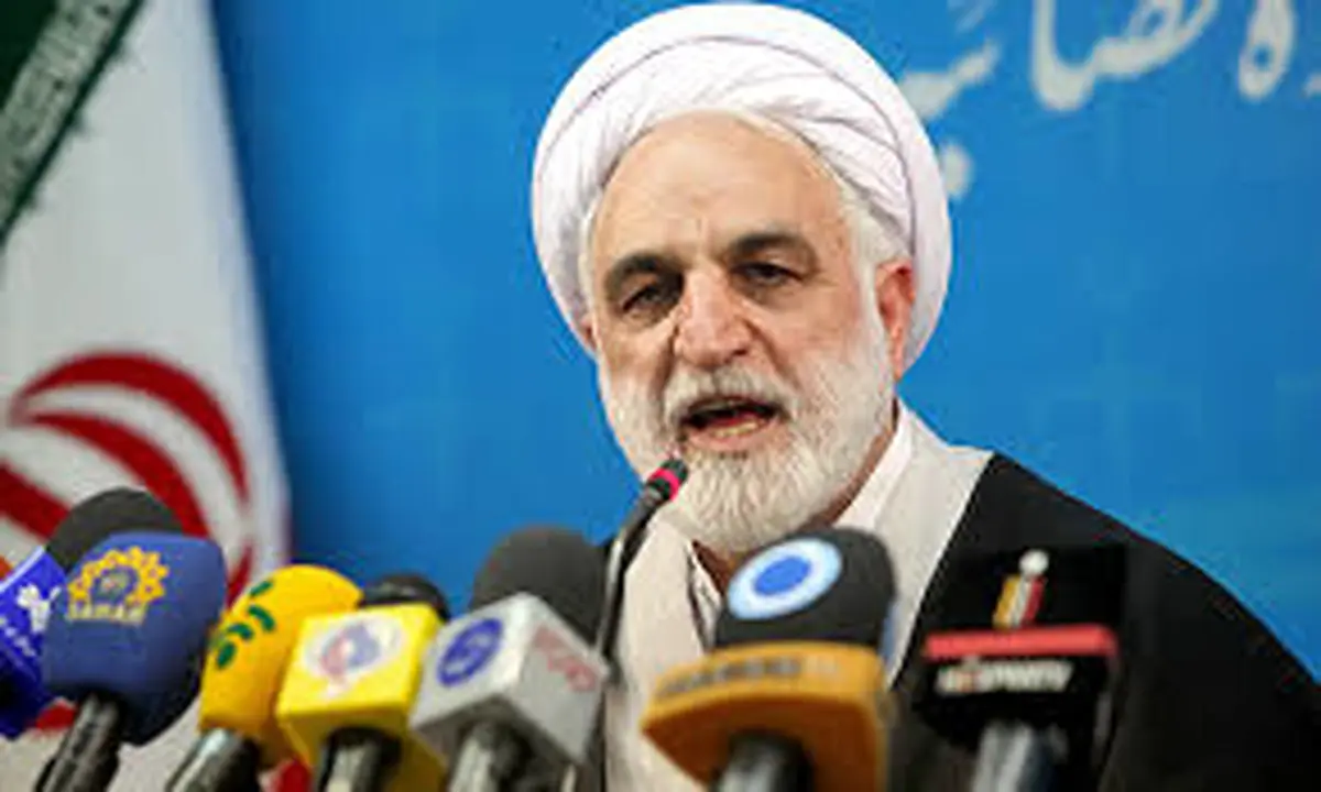 چرا احمدی نژاد هر کار کند، حاشیه امن دارد؟