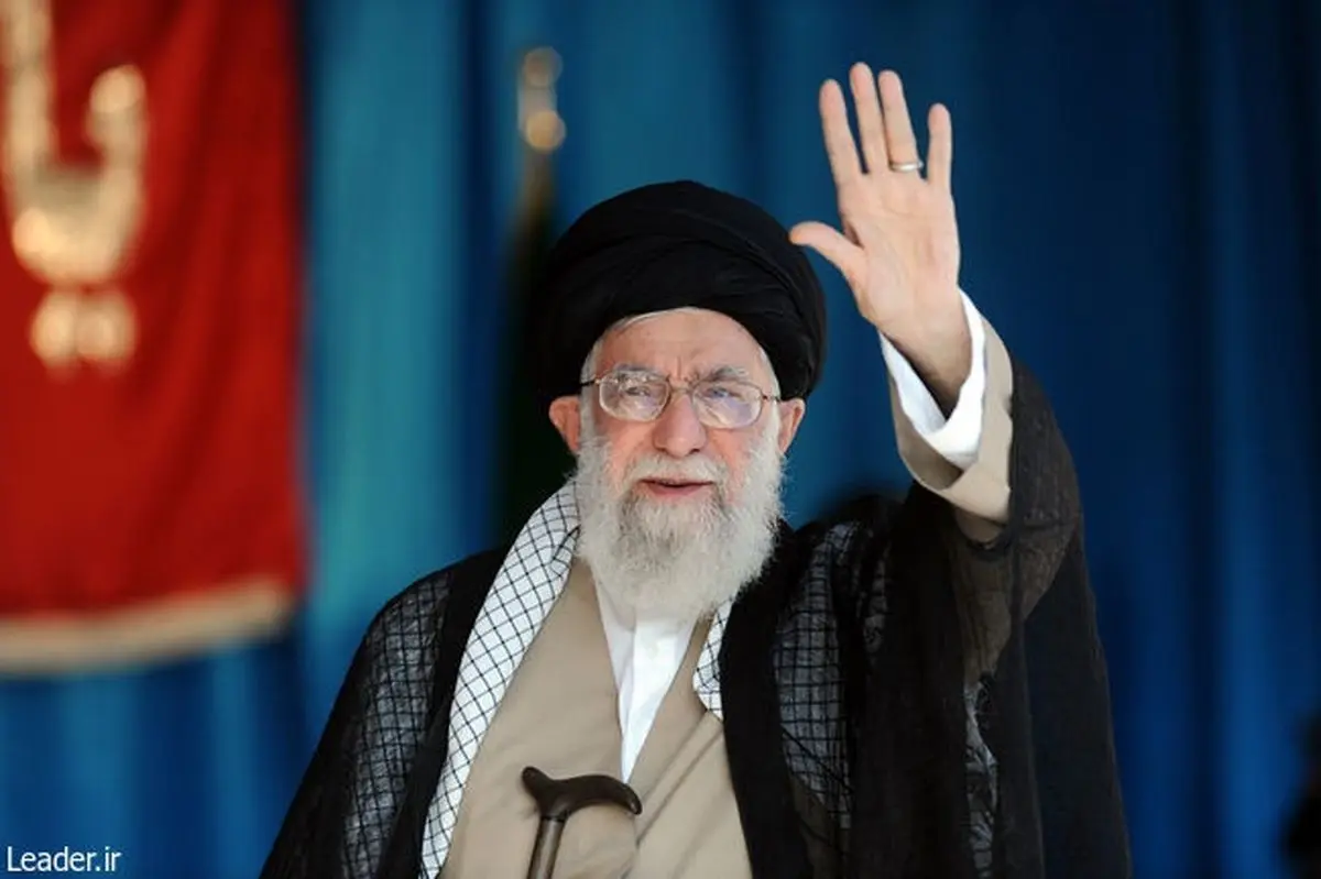 رهبر  انقلاب:اگر دشمن در ما احساس قدرت و وحدت را ببیند، عقب‌نشینی می‌کند
