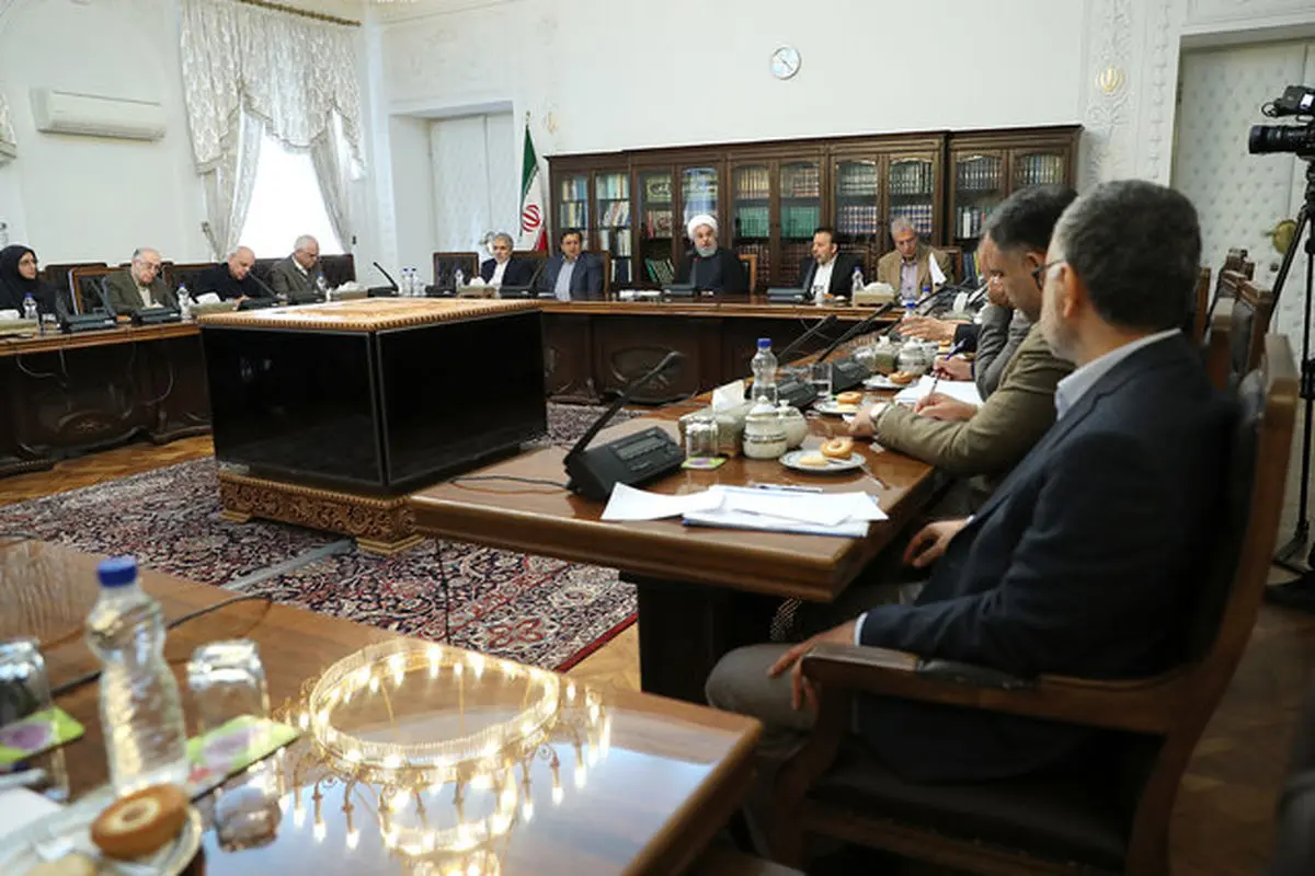 روحانی در جلسه با اقتصاددانان کشور:هیچ مشکلی در تامین کالاهای اساسی نخواهیم داشت