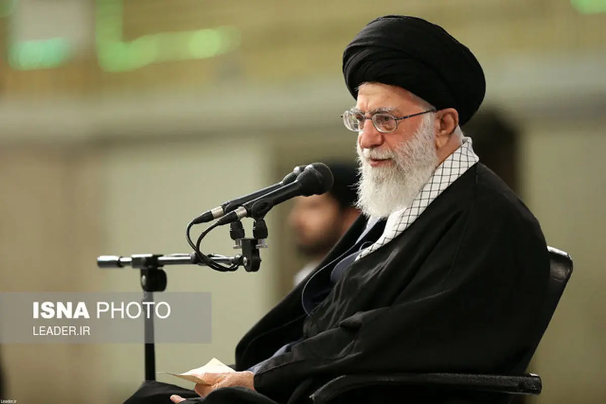 مسئولان جز در موارد نظامی و امنیتی هیچ رازی را از مردم پنهان نکنند