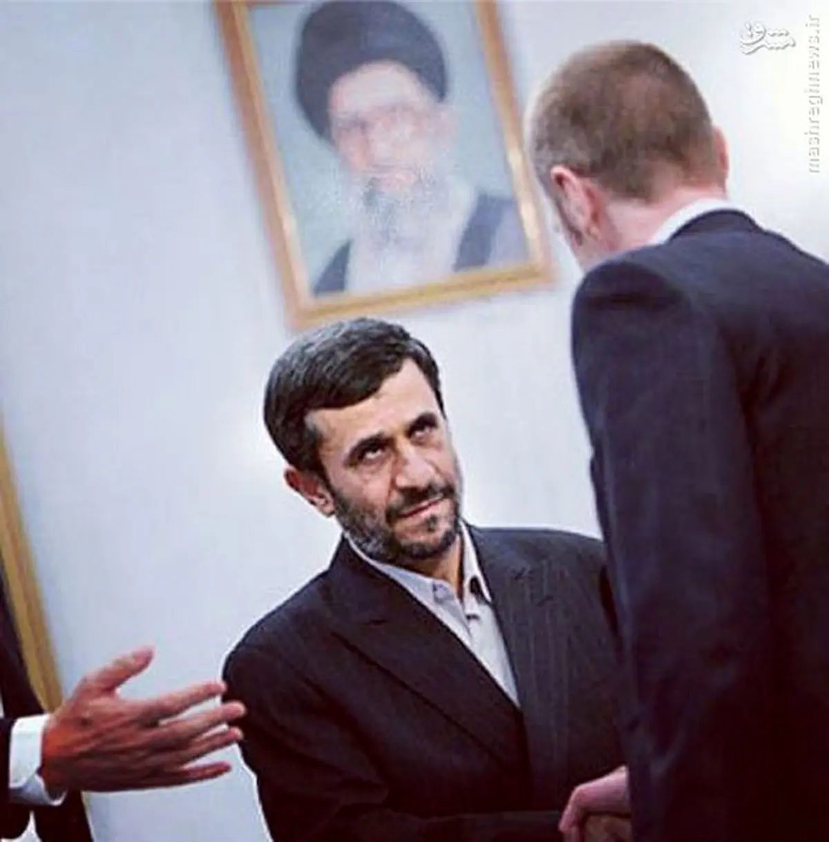 احمدی‌نژاد چه کسانی را در توییتر دنبال می‌کند؟