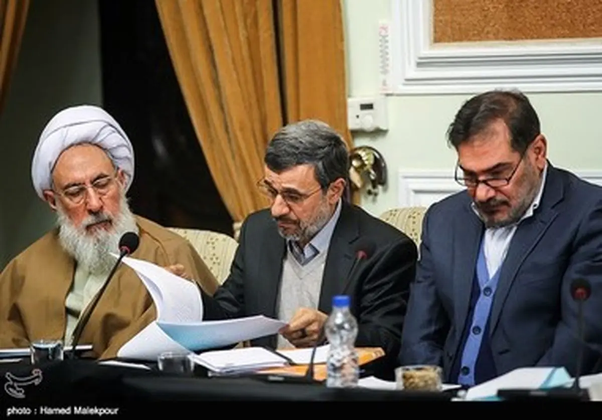 تذکر به احمدی‌نژاد در مجمع تشخیص مصلحت