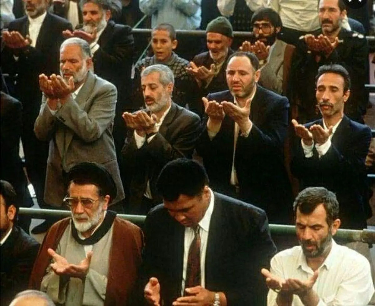 محمد علی کلی در صف نماز جمعه تهران