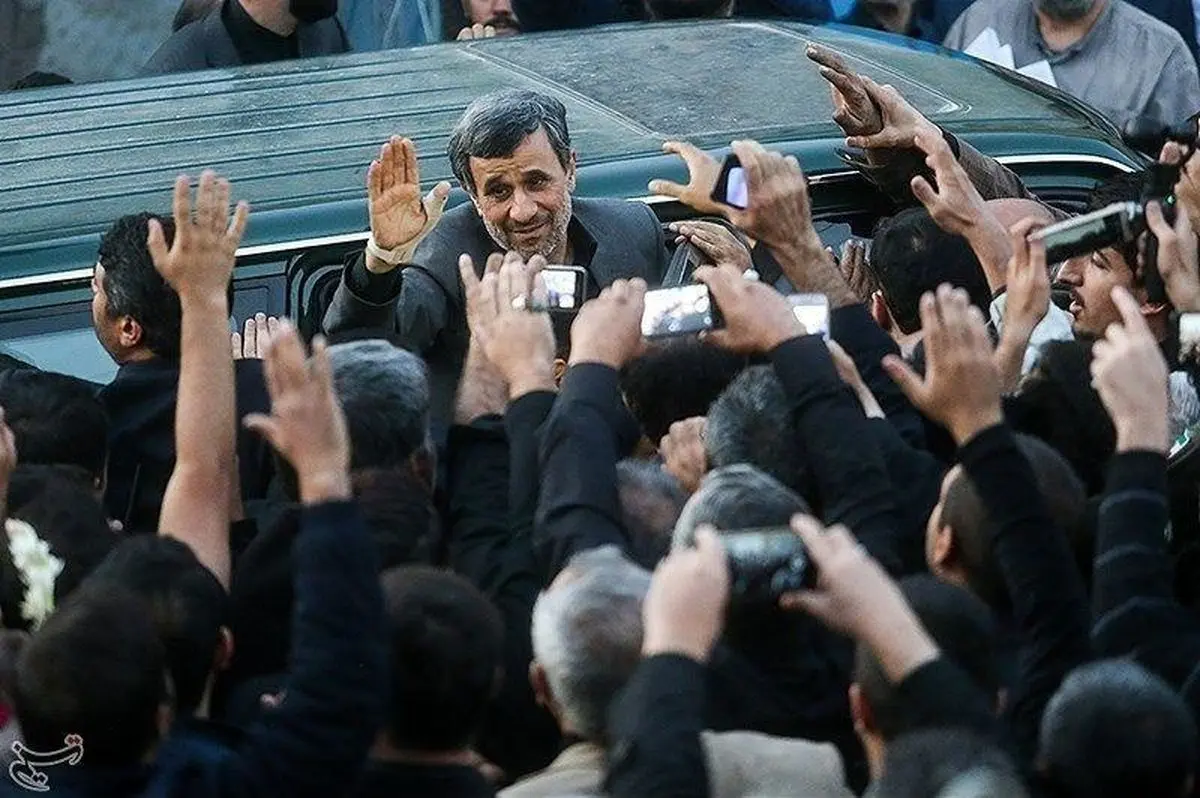 پیام تبریک محمود احمدی‌نژاد به خاطر قهرمانی جوراب قرمزها