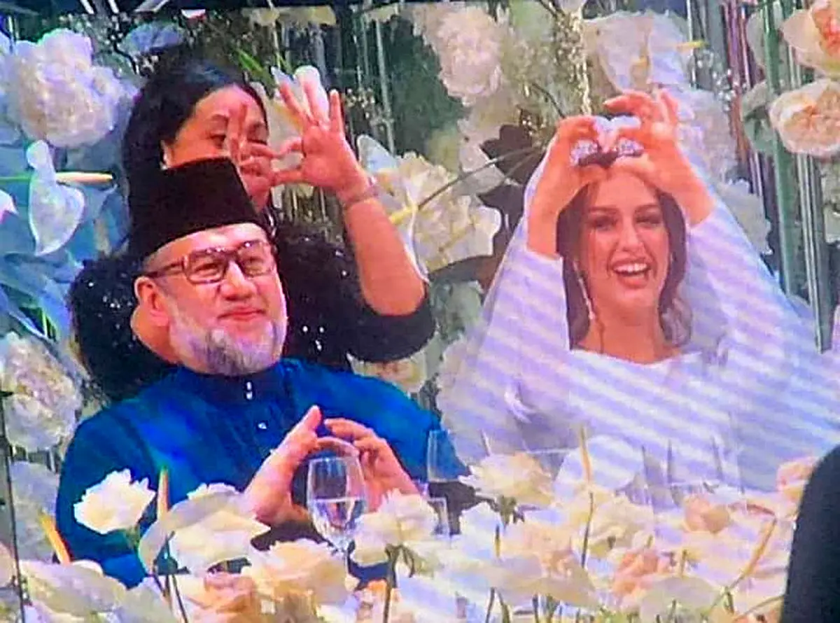 تصاویر | مسلمان شدن دختر شایسته روسیه برای ازدواج با پادشاه مالزی