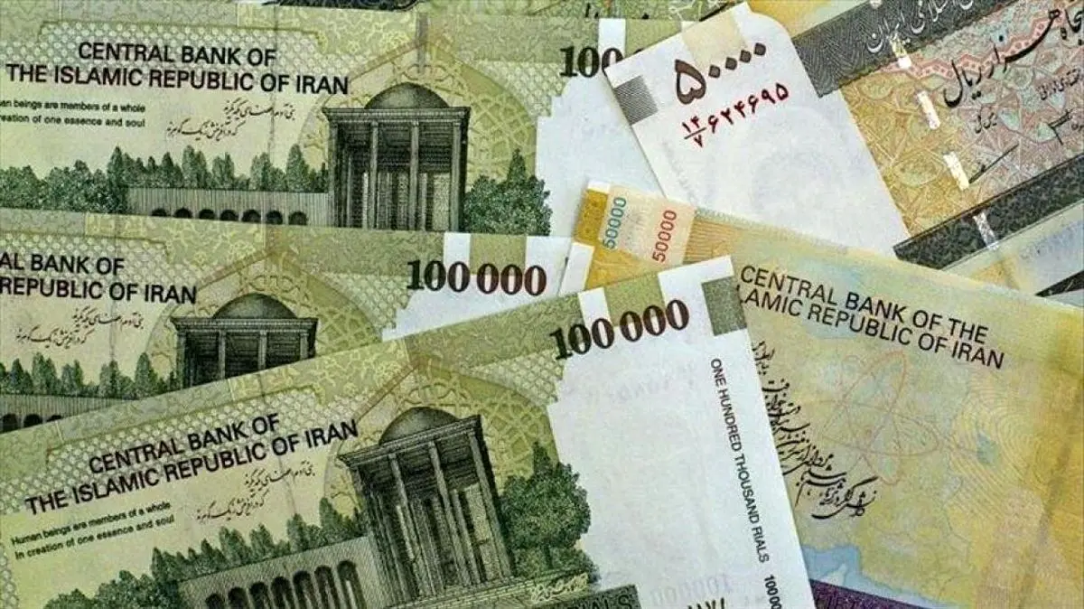 واکنش دیوارنگاره میدان انقلاب به بی‌اعتبار شدن ارزش پول ملی!