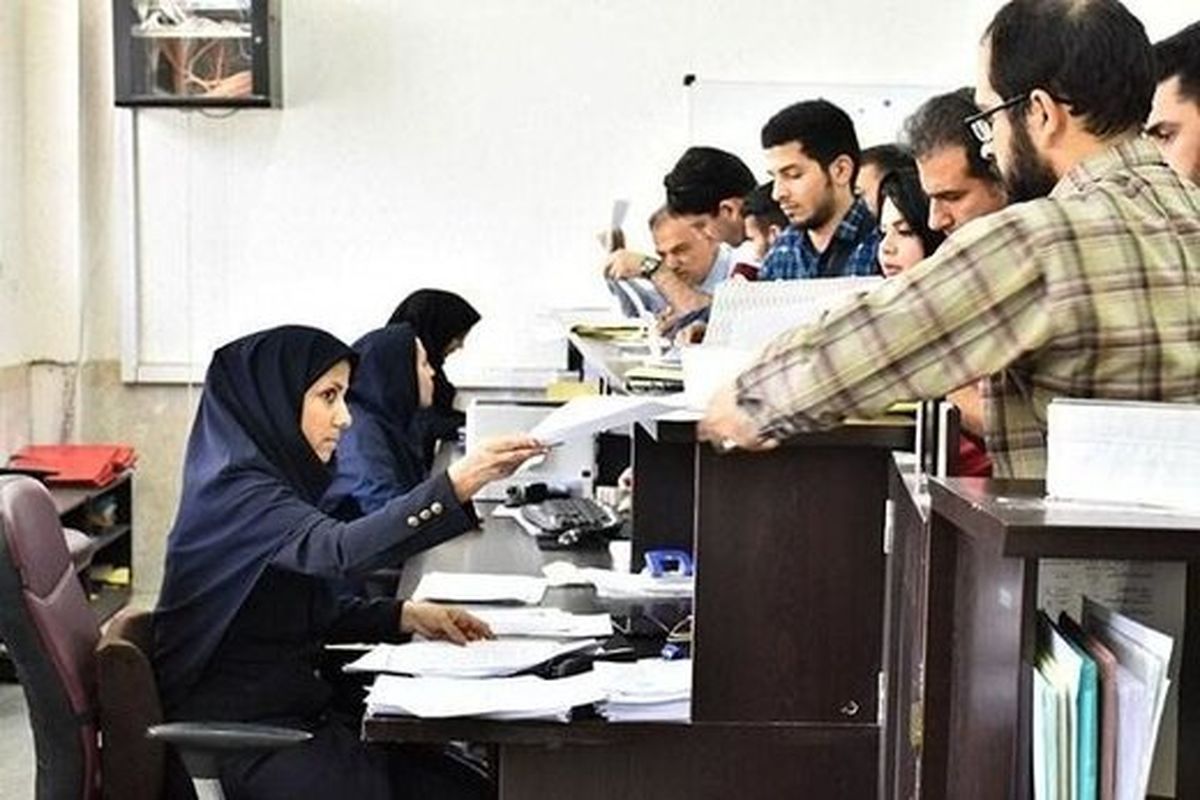 مجلس برای افزایش ۳۰ درصدی حقوق آستین بالا زد