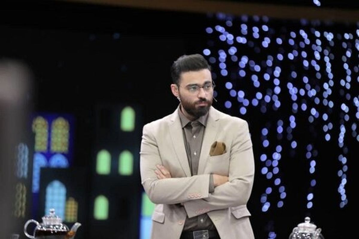 مجری برنامه شب یلدا از یحیی عذرخواهی کرد و پرسپولیسی شد + عکس