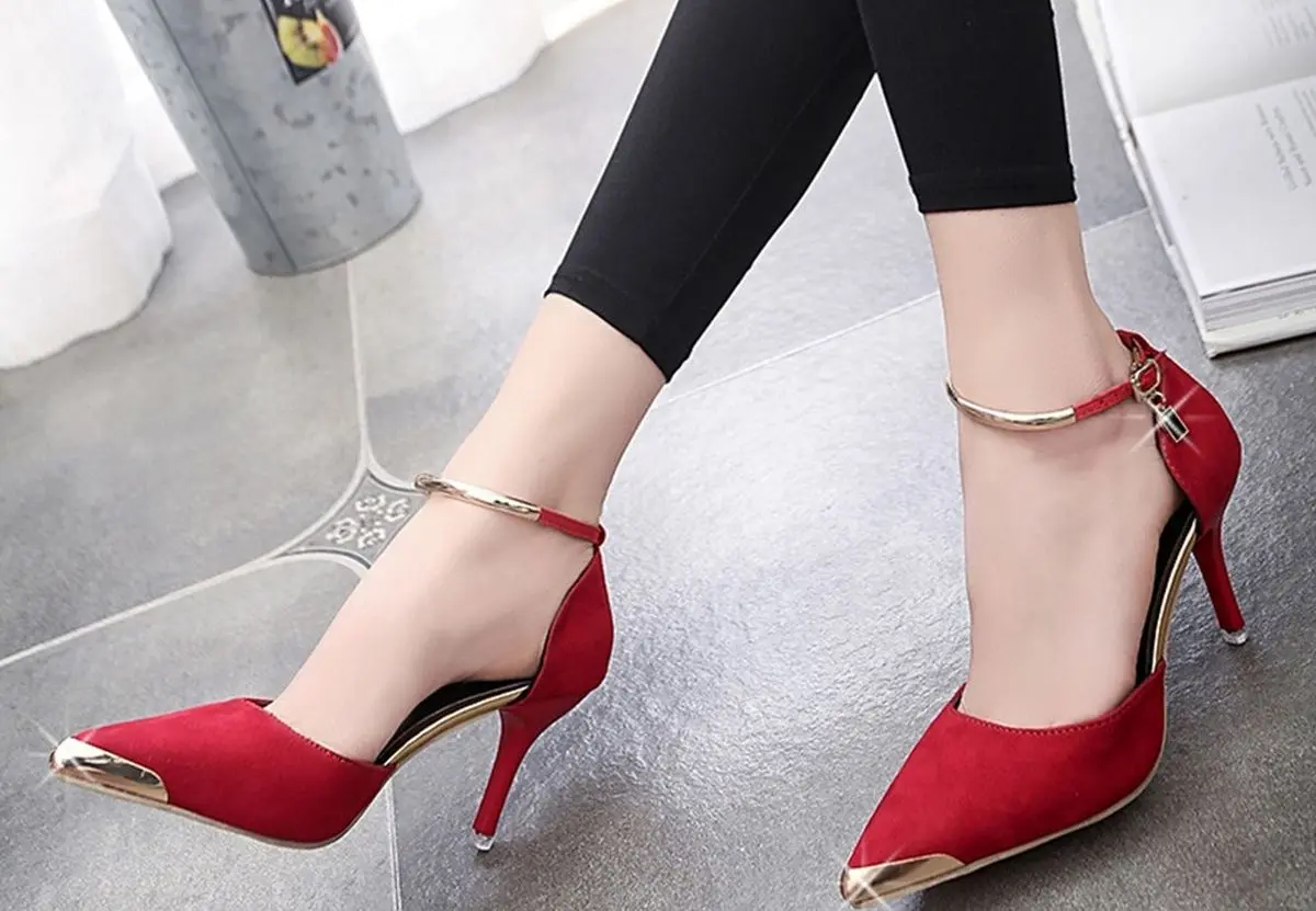 آیا پوشیدن کفش نوک تیز در خانم‌ها سبب ایجاد هالوکس والگوس می شود؟