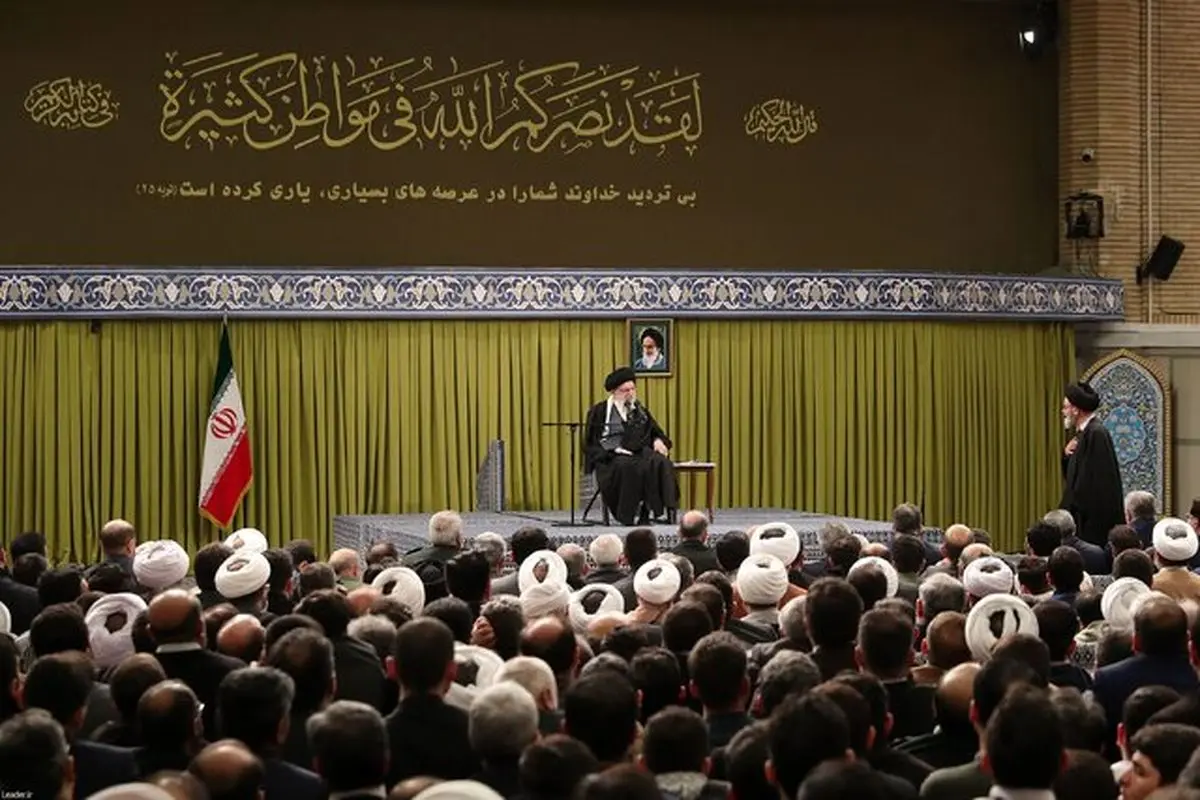 رهبرانقلاب: با دروغ آشکار می گویند نظام رو به قهقراست