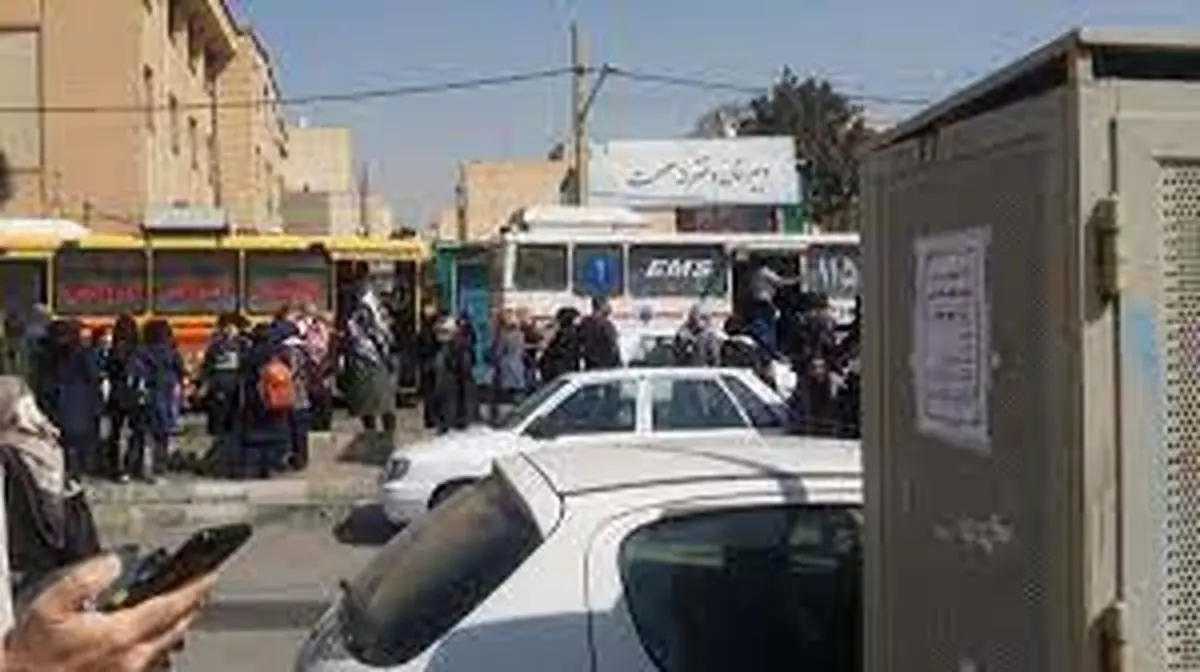 اطلاعیه پلیس درباره رفتار خشن با یک زن در مقابل مدرسه ۱۳ آبان