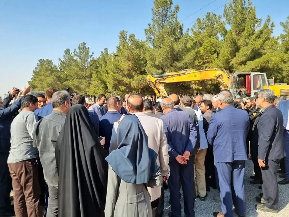 فوت یک نفر در مراسم کلنگ‌زنی تعریض پل شهدای گرگاب + عکس