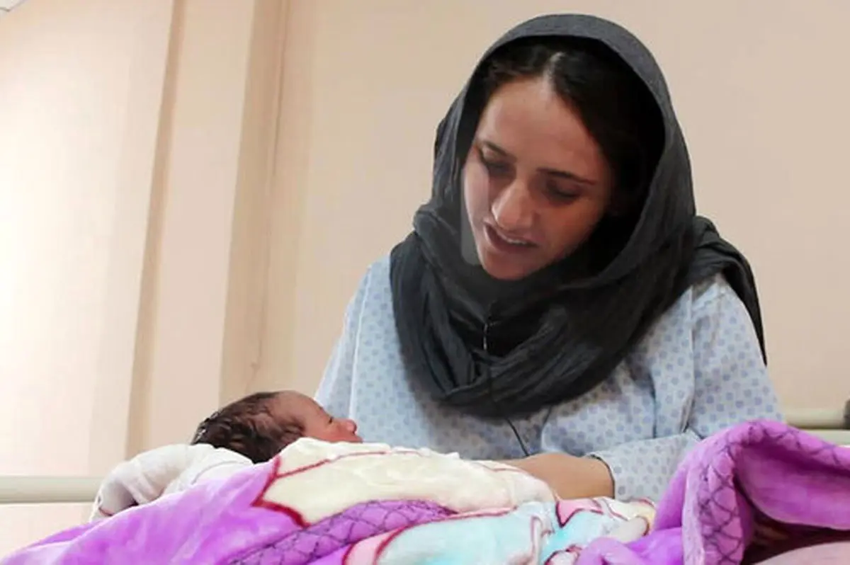ببینید | ماجرای اولین نوزاد متولد شده در سال ۱۴۰۲