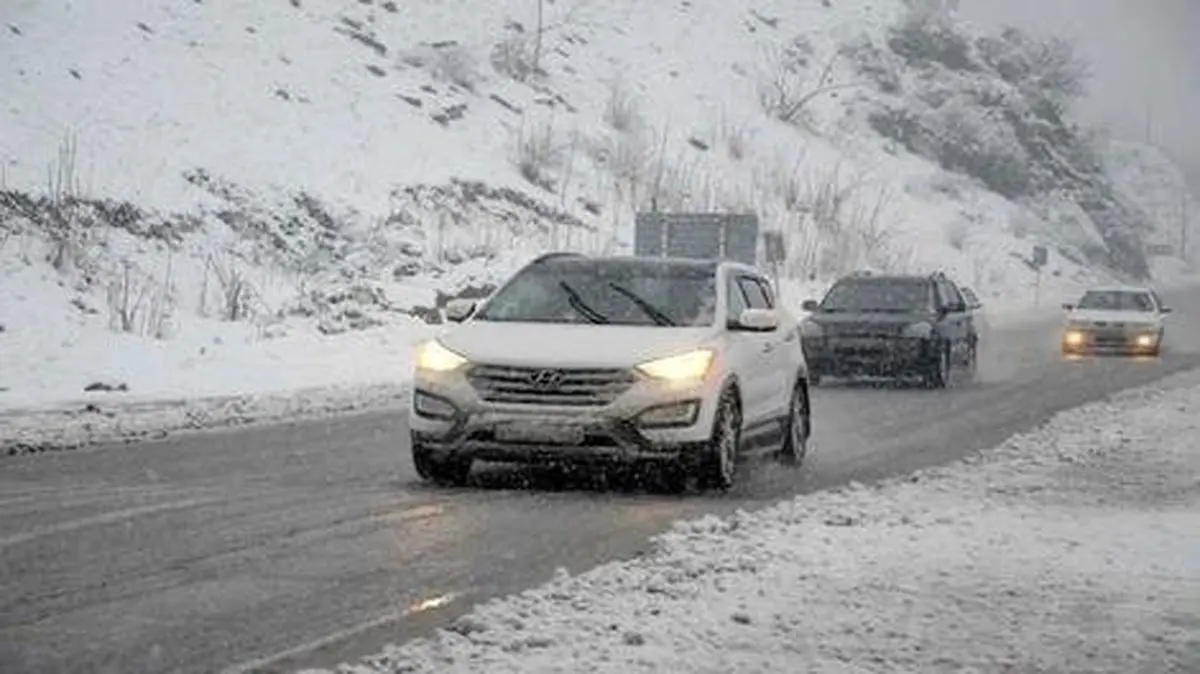 رانندگان در جاده‌هراز از یخ‌شکن استفاده کنند