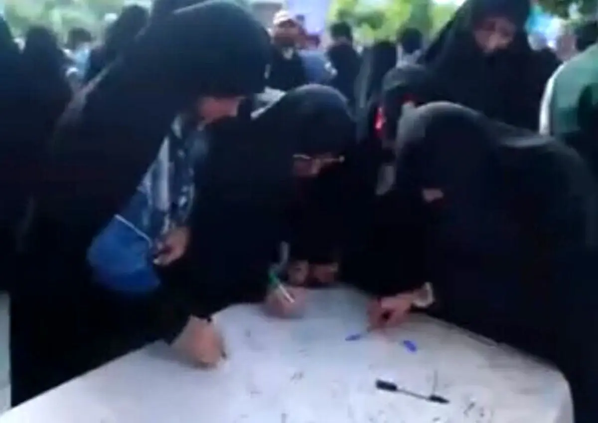 ببینید | امضای طومار برخورد با بی‌حجابی در ۱۰۰ نقطه تهران