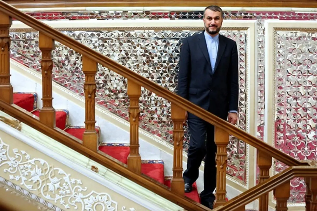 عکس | امیرعبداللهیان در حال مشاهده سرزمین اشغالی از نقطه صفر مرزی لبنان
