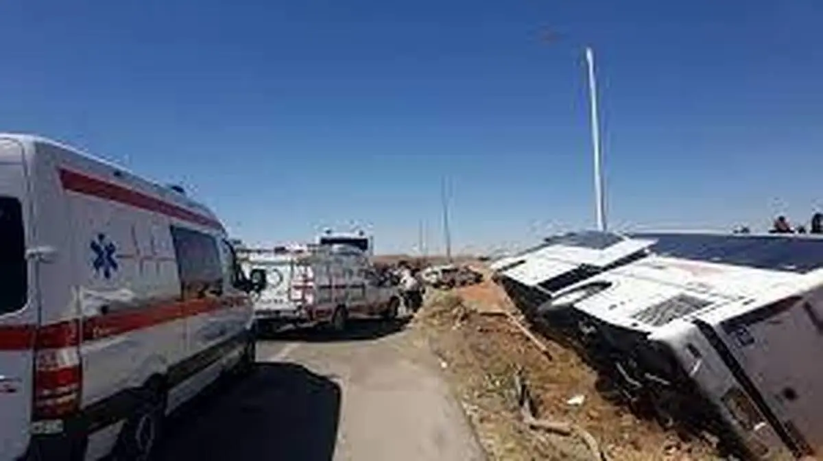 واژگونی اتوبوس در جاده آباده به اصفهان با ۱۶ مصدوم و یک کشته