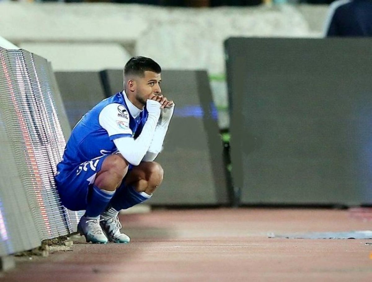 ضربه آزاد تماشایی مهدی قائدی در بازی استقلال و نفت آبادان
