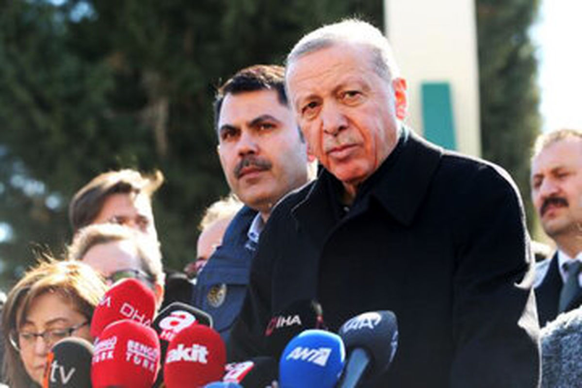 ببینید | پخش پول توسط اردوغان در میان مردم