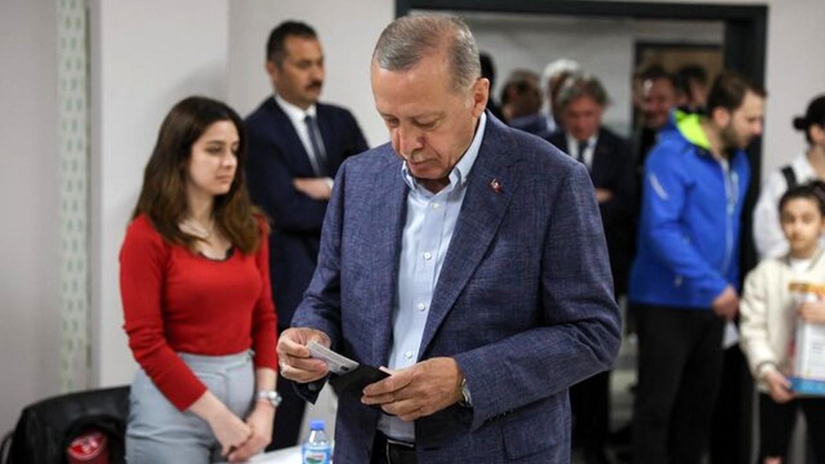 واکنش تند مقامات ترکیه به کاریکاتور شارلی ابدو در مورد اردوغان