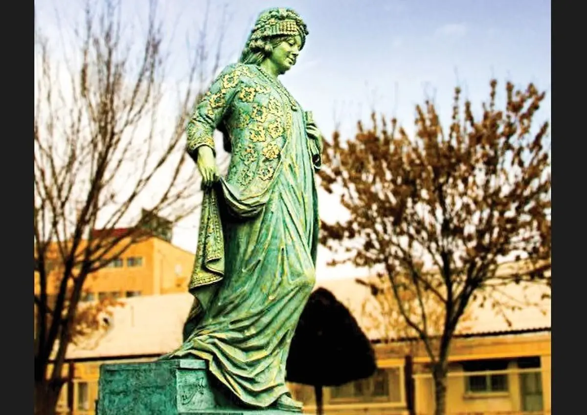 ماجرای نصب مجسمه‌ اولین زن تاریخ‌نویس کُرد در سنندج