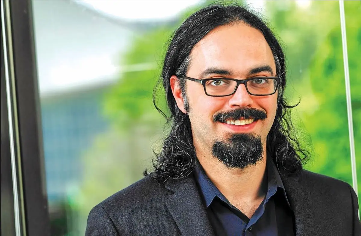 ماجرای فواد، ایلان ماسک و واتساپ