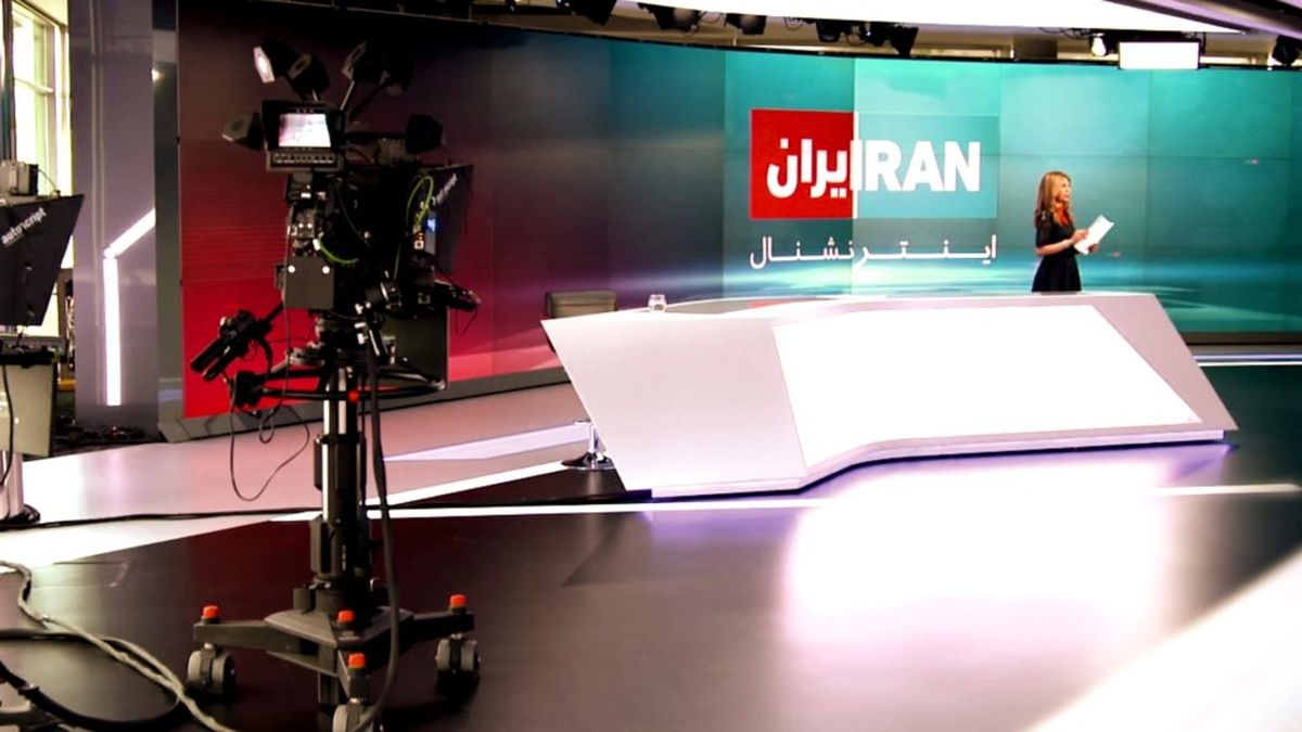 بببینید | حرکت عجیب عوامل شبکه ایران‌ اینترنشنال حین پخش زنده