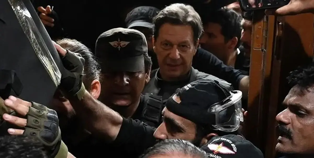 نخست‌وزیر سابق پاکستان موقتا از زندان آزاد شد