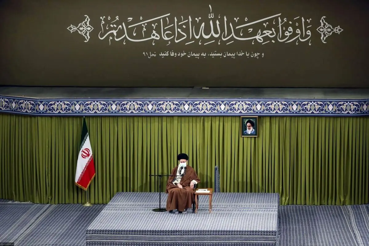 معنای آیه نصب‌شده در محل دیدار نمایندگان مجلس با رهبر انقلاب چیست؟