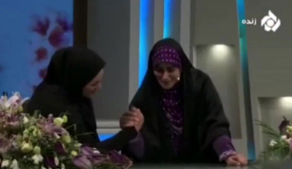 ببینید | نمایش مچاندازی دو خانم روی آنتن زنده صداوسیما