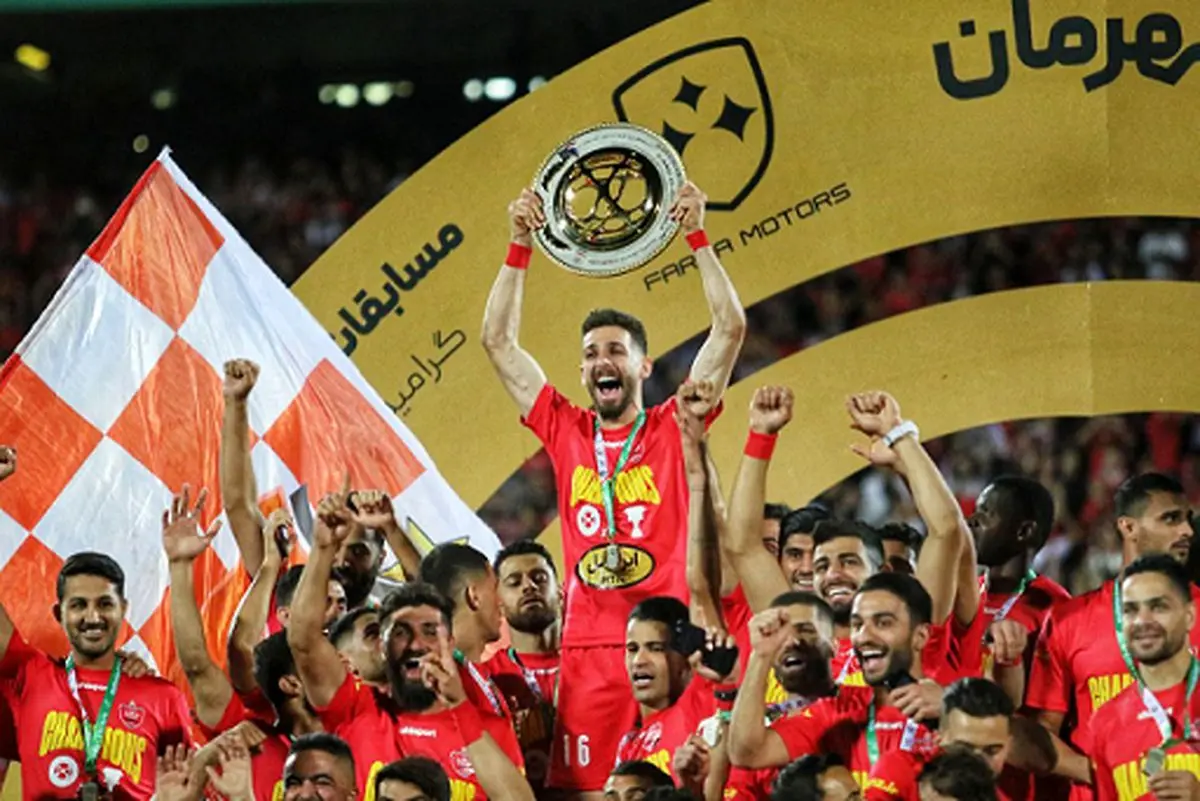 تماشا کنید | جام‌های قهرمانی پرسپولیس در قهوه‌خانه!