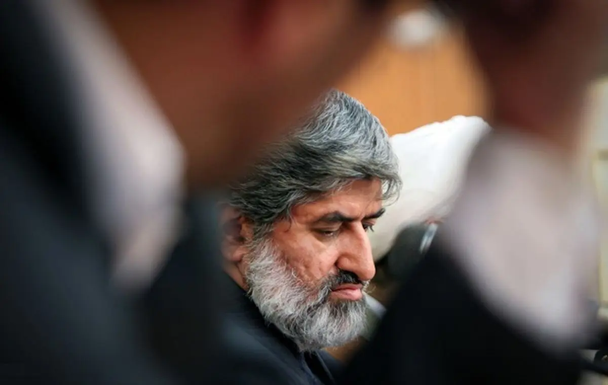 علی مطهری:احمدی‌نژاد را در آب نمک خوابانده‌اند