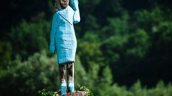 مجسمه‌ای عجیب از "ملانیا ترامپ" در زادگاهش