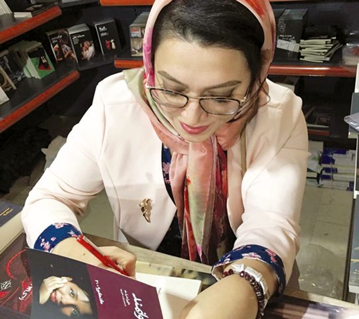 گفتگو با مرضیه کردبچه، مترجم رمان «سه زن توانمند»