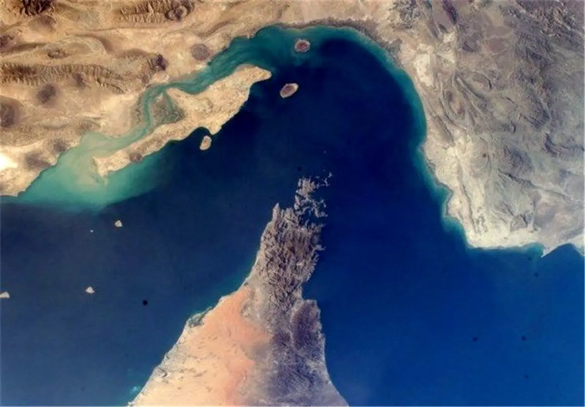 عربستان وابستگی خود به تنگه هرمز را کمتر می‌کند