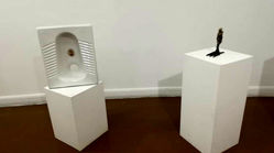 سنگ توالت ۵۰میلیونی در یک گالری هنری!
