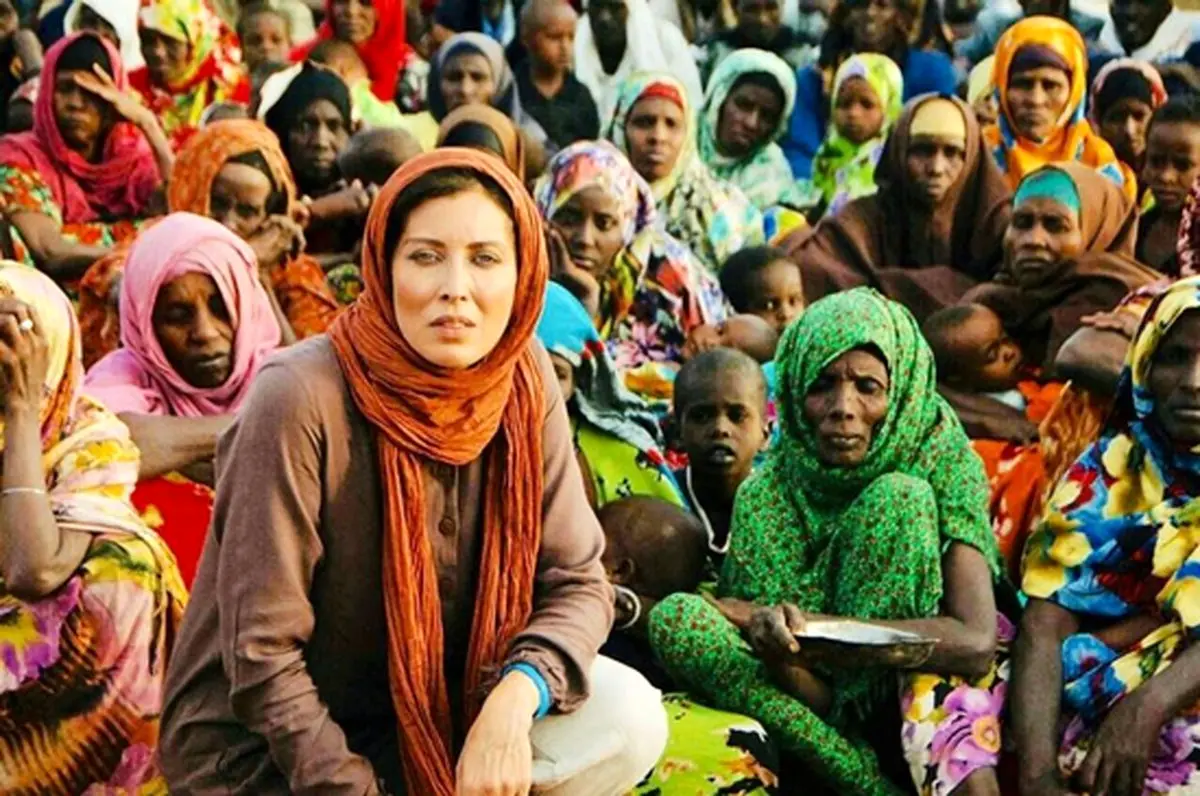 مهتاب کرامتی در میان زنان و کودکان آفریقایی