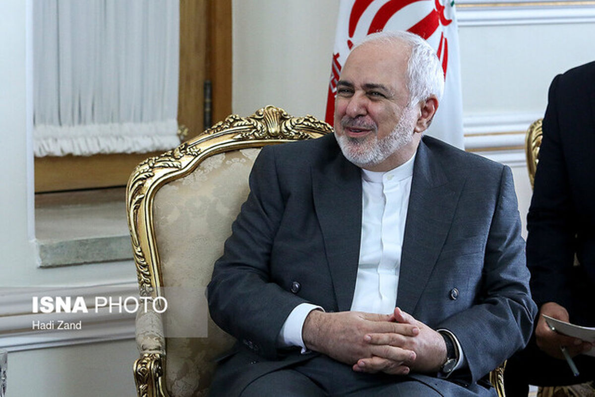 ظریف: آمریکا در جایگاهی نیست که برای اقدامات دفاعی ما خطوط قرمز تعیین کند