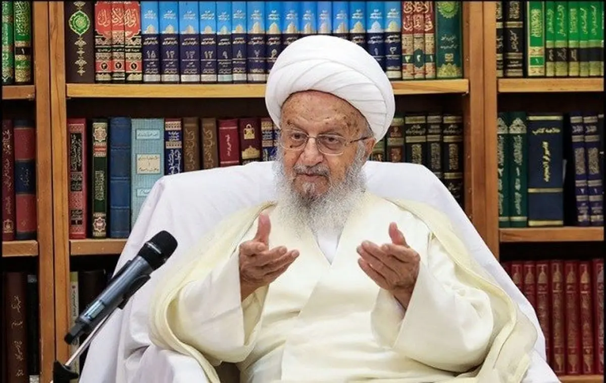 آیت‌الله مکارم شیرازی: شرکت رئیس جمهور در برخی مجالس ناراحت‌کننده است
