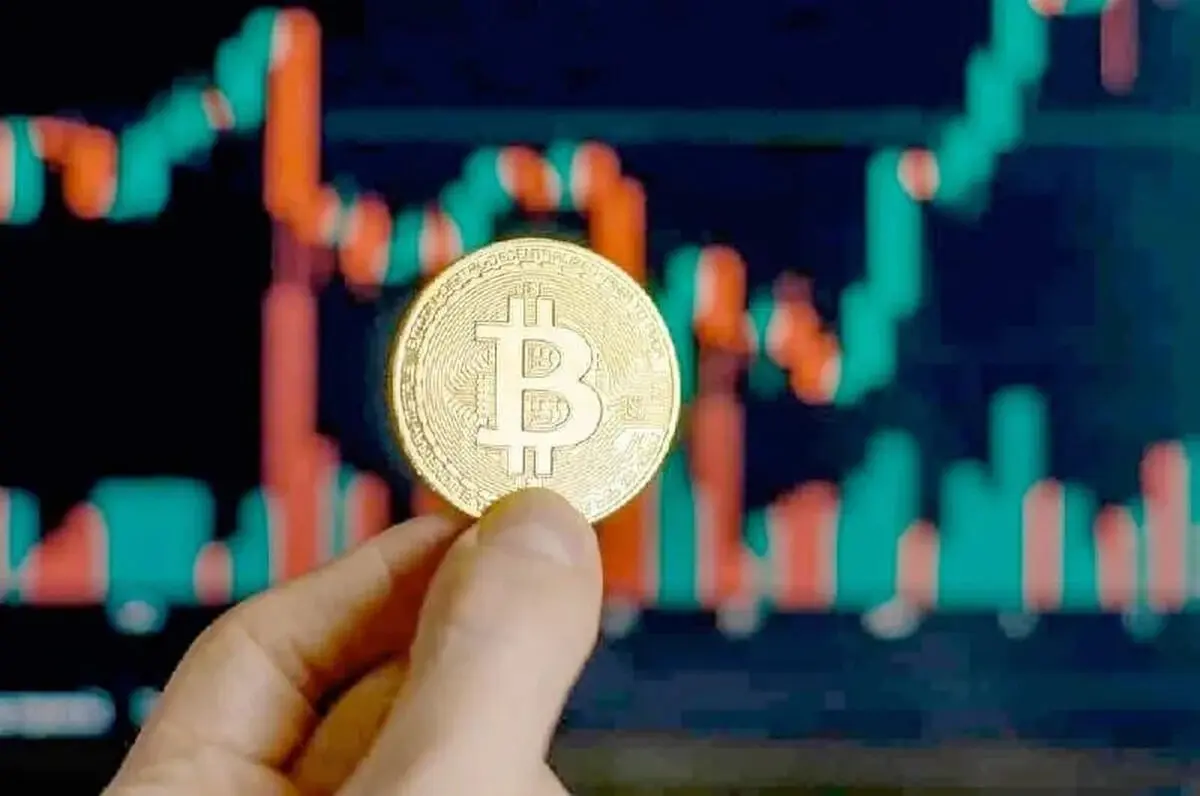 ثبات معنادار قیمت بیت کوین پیش از سال نو ۲۰۲۶؛ آیا بازار مشتقات در آستانه انفجار است؟