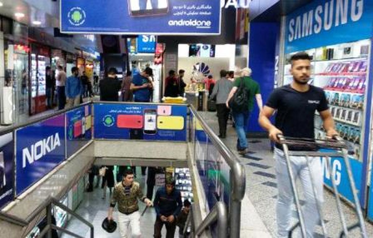 ماجرای پایین کشیدن کرکرهها توسط موبایلفروشها