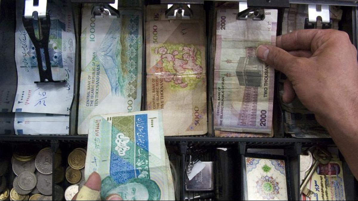 بلومبرگ: ارزش ریال ایران در حال بازگشت است