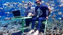 برای عکس گرفتن در زیر آب این برکه باید پول بدهید