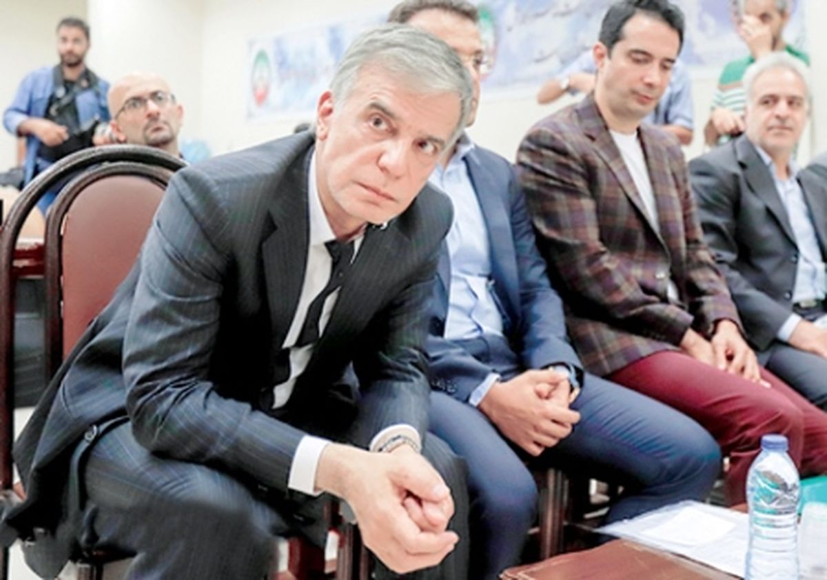 هرآنچه باید از سوپر میلیاردر آراسته بدانید