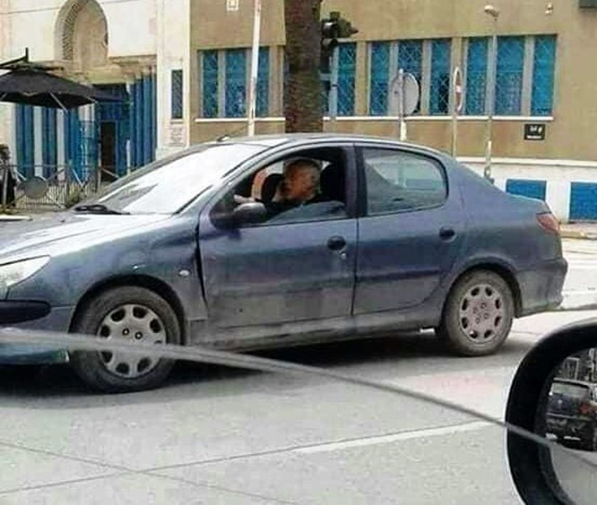 تماشا کنید؛ رئیسجمهوری تونس سوار پژو ۲۰۶ ایرانی
