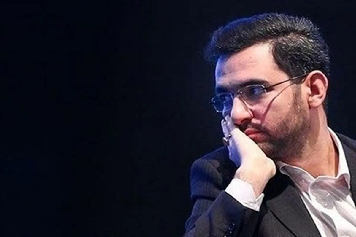 تذکر به آذری جهرمی به‌علت اهدای ۲۰۰ لپ‌تاپ به نهاد ریاست جمهوری