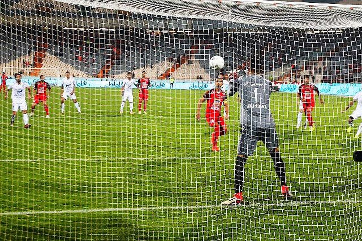 فیلم/ برخورد بد علیپور با هوادار معترض پرسپولیس