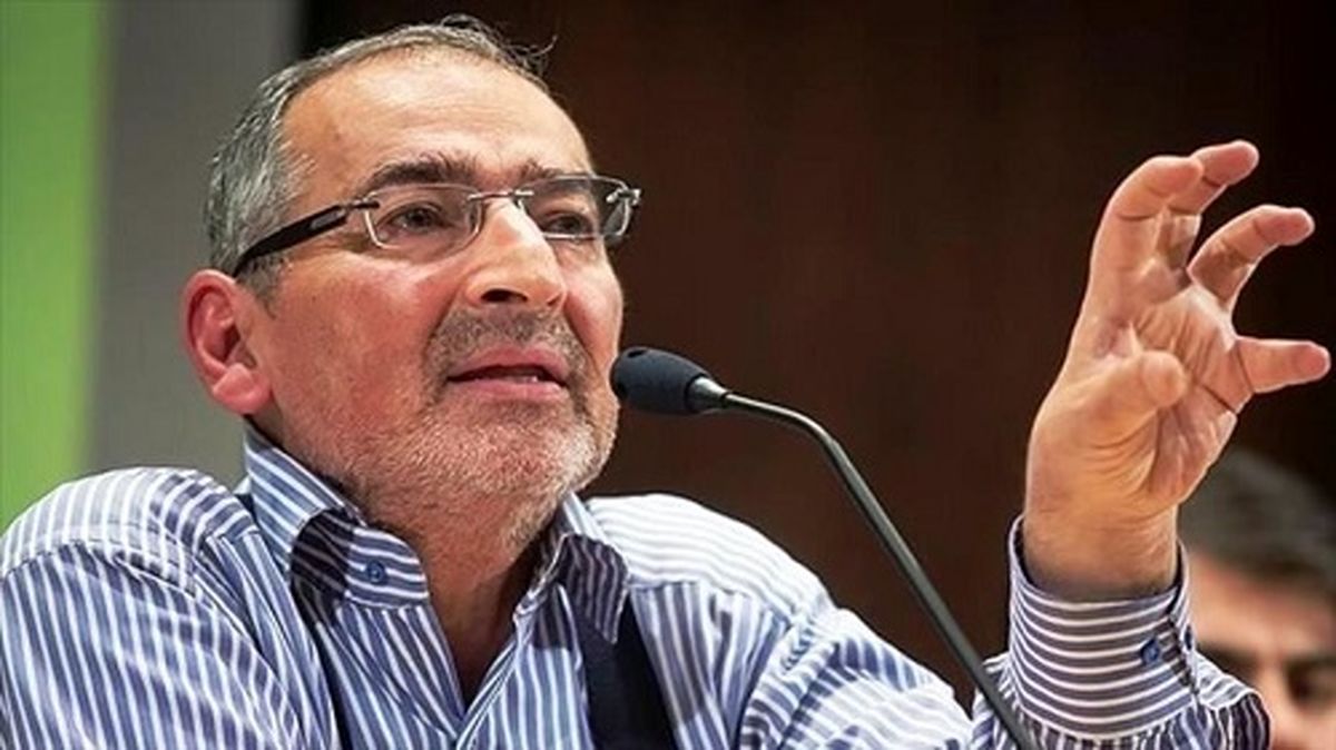 زیباکلام: حکومت نظامیان از چاله به چاه افتادن است