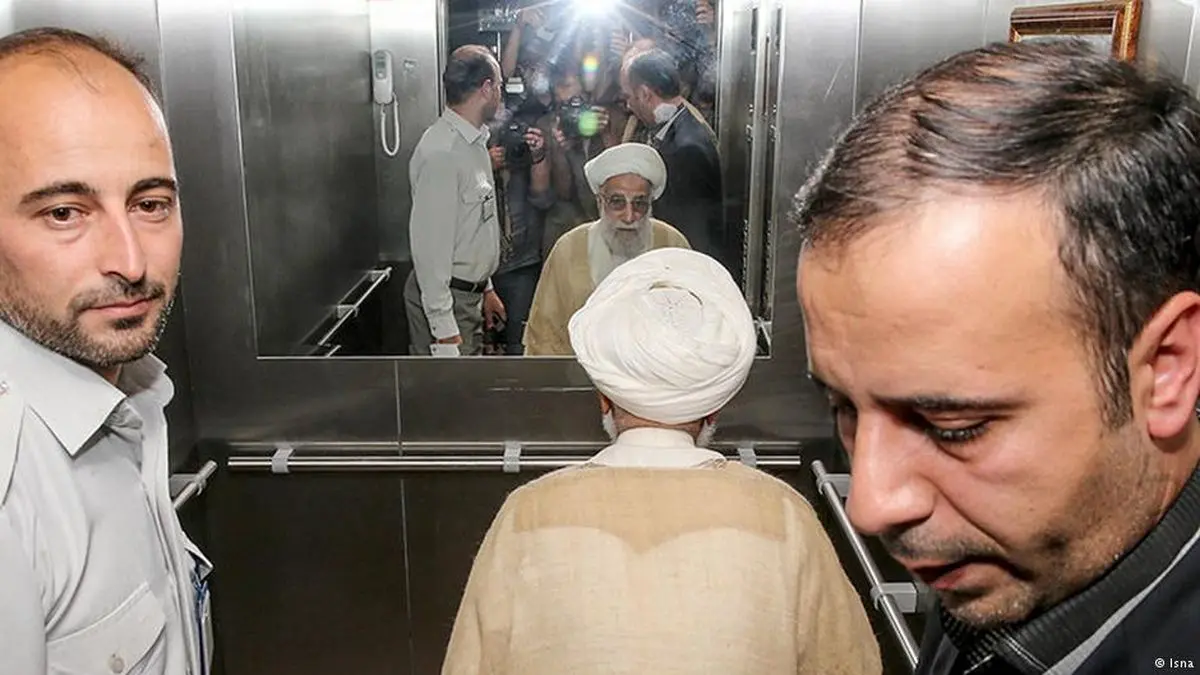 مواضع متفاوت آیت‌الله جنتی درباره سهمیه‌بندی بنزین