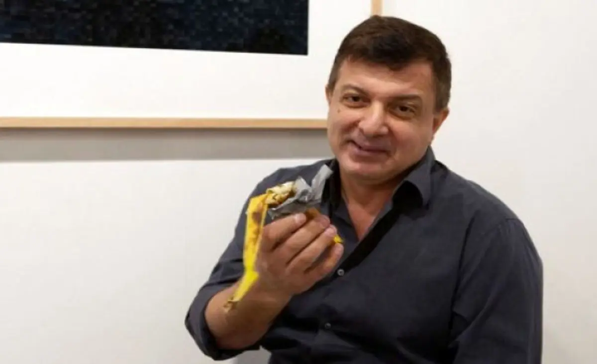 هنرمندی که موز ۱۲۰ هزار دلاری خورد